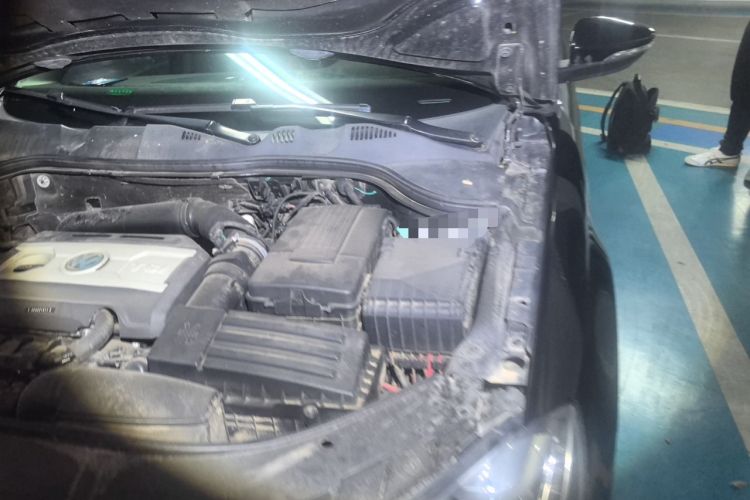 Used Volkswagen Magotan 2015 1.8TSI Luxury Model Engine Bay Left