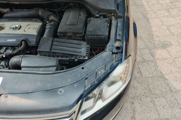 Used Volkswagen Magotan 2015 1.8TSI Comfort Model Engine Bay Left