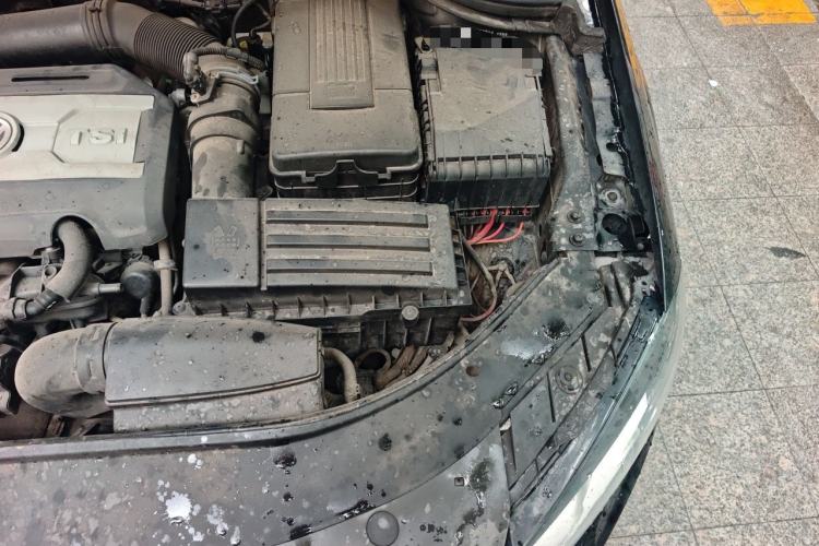 Used Volkswagen Magotan 2015 1.8TSI Advanced Model Engine Bay Left