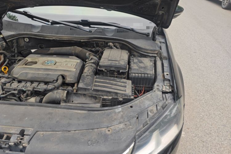 Used Volkswagen Magotan 2015 1.8TSI Advanced Model Engine Bay Left