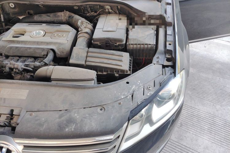 Used Volkswagen Magotan 2015 1.8TSI Luxury Model Engine Bay Left