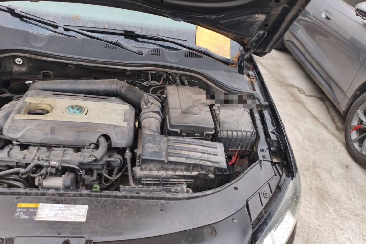 Used Volkswagen Magotan 2015 1.8TSI Advanced Model Engine Bay Left