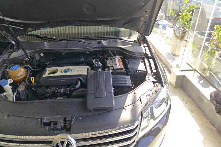 Used Volkswagen Magotan 2015 Facelift 1.8TSI Luxury Model Engine Bay Left