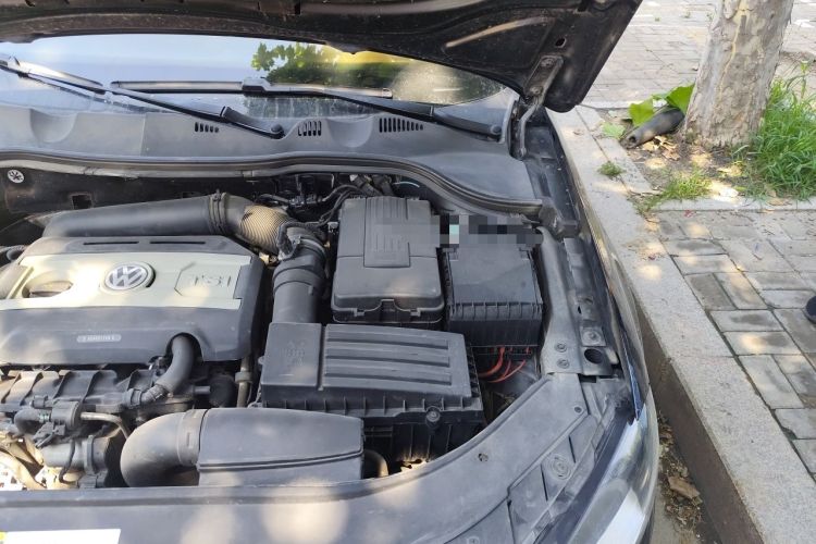 Used Volkswagen Magotan 2015 1.8TSI Advanced Model Engine Bay Left