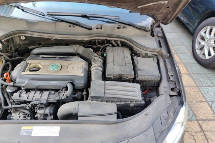 Used Volkswagen Magotan 2015 2.0 TSI Prestige Model Engine Bay Left