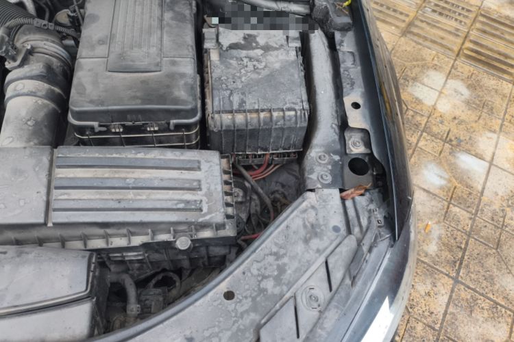 Used Volkswagen Magotan 2015 1.8TSI Comfort Model Engine Bay Left