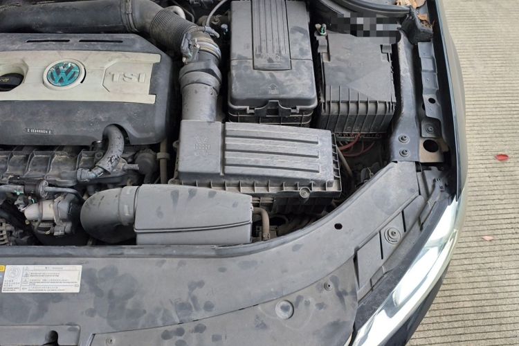 Used Volkswagen Magotan 2015 1.8TSI Prestige Model Engine Bay Left