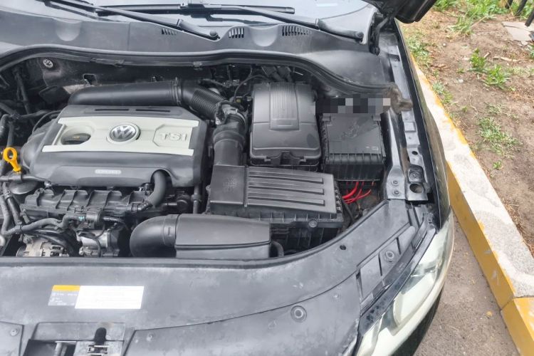 Used Volkswagen Magotan 2015 1.8TSI Luxury Model Engine Bay Left
