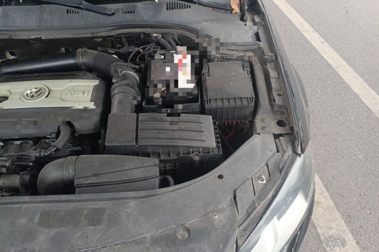 Used Volkswagen Magotan 2015 1.8TSI Advanced Model Engine Bay Left