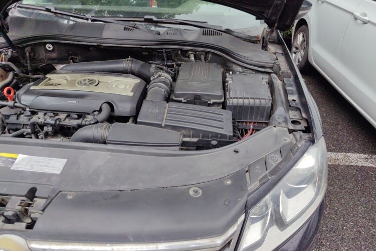 Used Volkswagen Magotan 2015 2.0 TSI Luxury Model Engine Bay Left