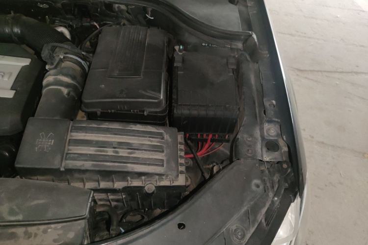 Used Volkswagen Magotan 2015 2.0 TSI Luxury Model Engine Bay Left