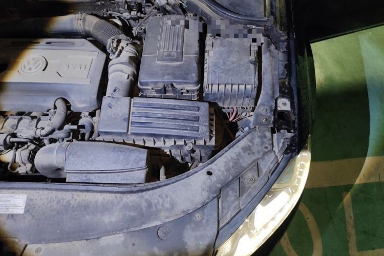 Used Volkswagen Magotan 2015 2.0 TSI Luxury Model Engine Bay Left