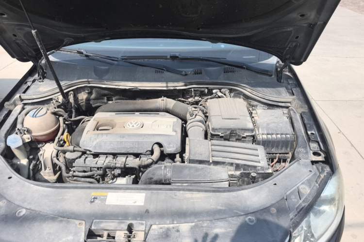 Used Volkswagen Magotan 2015 1.8TSI Advanced Model Engine Bay Left