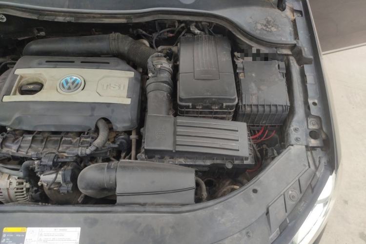 Used Volkswagen Magotan 2015 Revised Version 2.0 TSI Luxury Edition Engine Bay Left