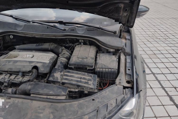 Used Volkswagen Magotan 2015 Revised Version 2.0 TSI Luxury Edition Engine Bay Left
