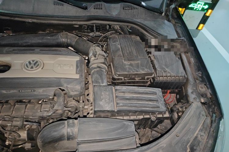 Used Volkswagen Magotan 2015 1.8TSI Prestige Model Engine Bay Left