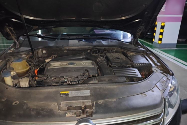 Used Volkswagen Magotan 2015 1.8TSI Luxury Model Engine Bay Left