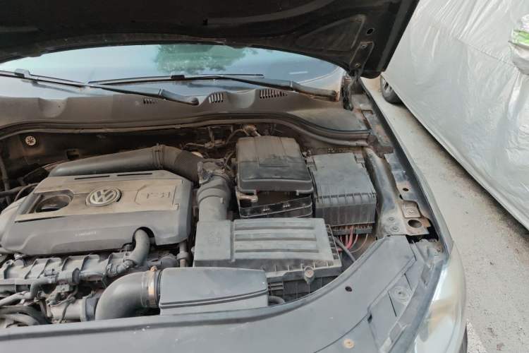 Used Volkswagen Magotan 2015 2.0 TSI Luxury Model Engine Bay Left