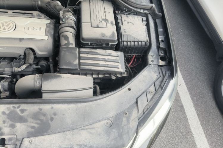 Used Volkswagen Magotan 2015 1.8TSI Advanced Model Engine Bay Left