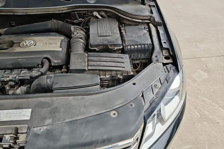 Used Volkswagen Magotan 2015 2.0 TSI Prestige Model Engine Bay Left