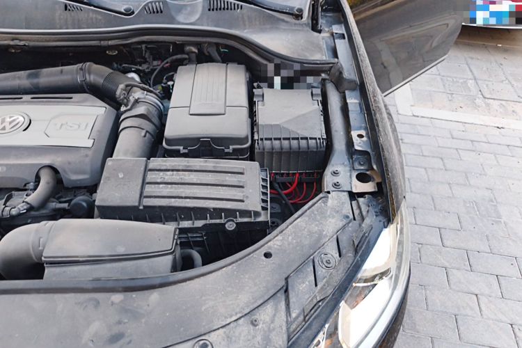 Used Volkswagen Magotan 2015 Facelift 1.8TSI Luxury Model Engine Bay Left