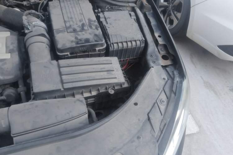 Used Volkswagen Magotan 2015 1.8TSI Advanced Model Engine Bay Left