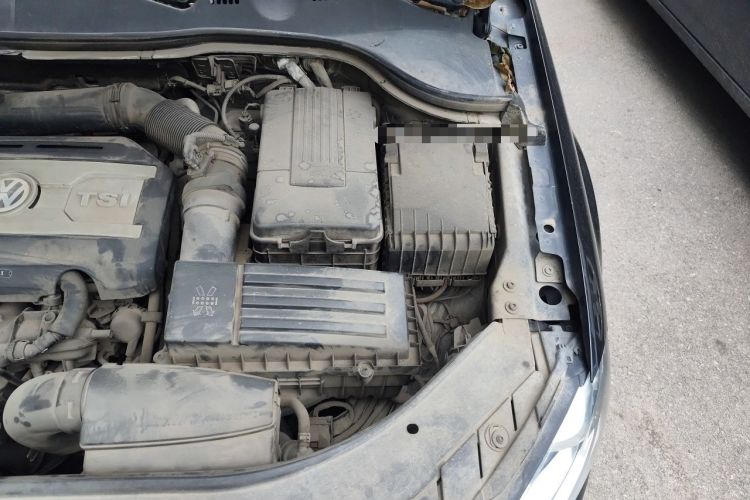 Used Volkswagen Magotan 2015 Revised Version 2.0 TSI Luxury Edition Engine Bay Left
