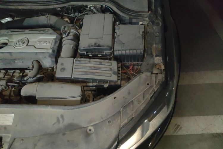 Used Volkswagen Magotan 2015 1.8TSI Advanced Model Engine Bay Left
