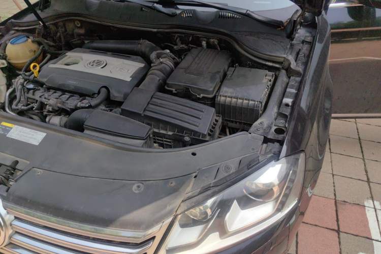Used Volkswagen Magotan 2015 1.8TSI Luxury Model Engine Bay Left