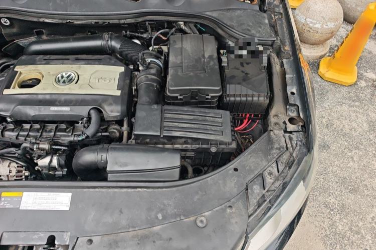 Used Volkswagen Magotan 2015 1.8TSI Advanced Model Engine Bay Left