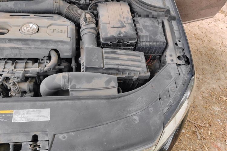 Used Volkswagen Magotan 2015 1.8TSI Advanced Model Engine Bay Left