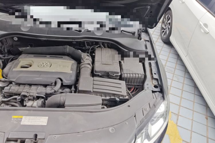Used Volkswagen Magotan 2015 1.8TSI Luxury Model Engine Bay Left