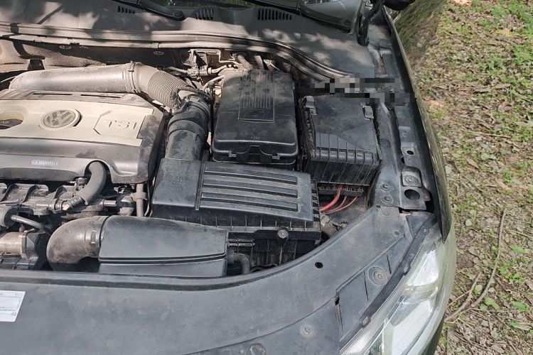 Used Volkswagen Magotan 2015 1.8TSI Luxury Model Engine Bay Left
