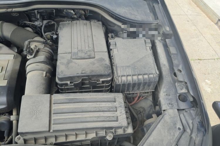 Used Volkswagen Magotan 2015 1.8TSI Advanced Model Engine Bay Left