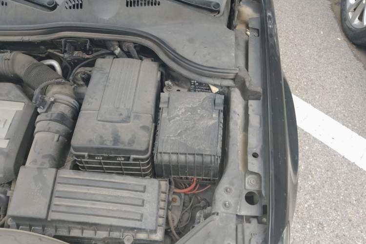 Used Volkswagen Magotan 2015 Revised 1.8TSI Prestige Version Engine Bay Left