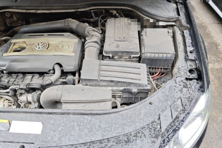 Used Volkswagen Magotan 2015 Revised Version 2.0 TSI Luxury Edition Engine Bay Left