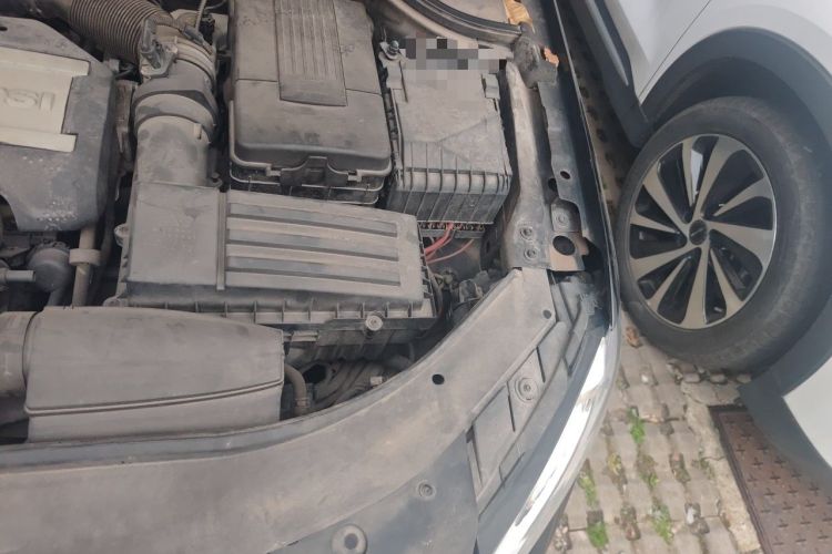 Used Volkswagen Magotan 2015 Facelift 1.8TSI Luxury Model Engine Bay Left