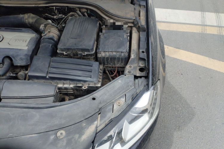 Used Volkswagen Magotan 2015 1.8TSI Prestige Model Engine Bay Left