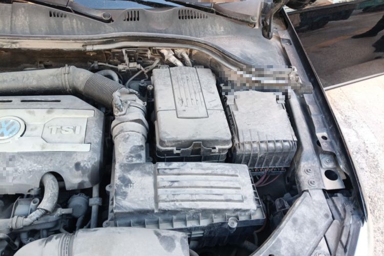 Used Volkswagen Magotan 2015 2.0 TSI Prestige Model Engine Bay Left