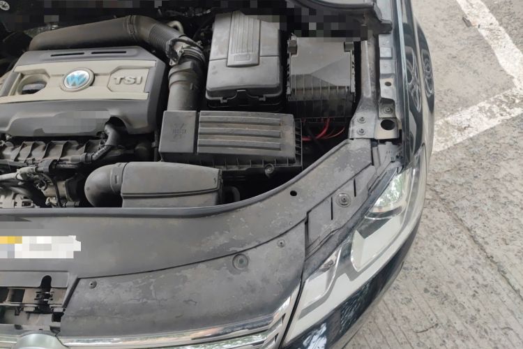 Used Volkswagen Magotan 2015 2.0 TSI Prestige Model Engine Bay Left