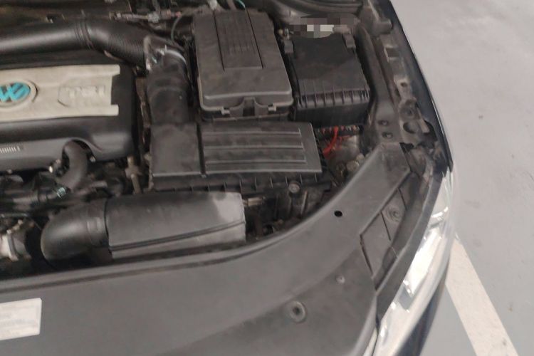 Used Volkswagen Magotan 2015 Facelift 1.8TSI Luxury Model Engine Bay Left