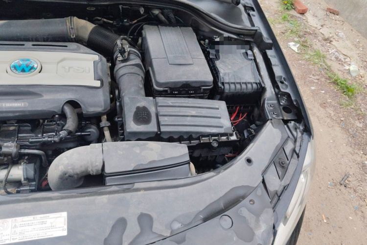 Used Volkswagen Magotan 2015 1.8TSI Prestige Model Engine Bay Left
