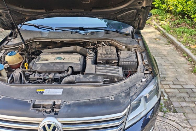 Used Volkswagen Magotan 2015 1.8TSI Advanced Model Engine Bay Left