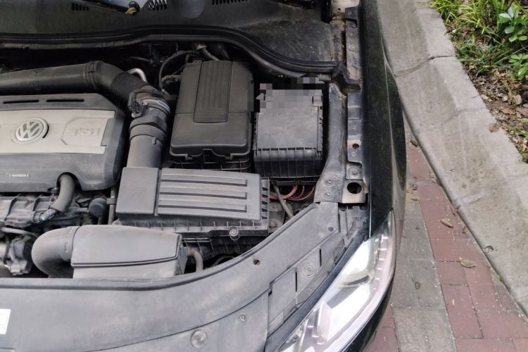 Used Volkswagen Magotan 2015 1.8TSI Luxury Model Engine Bay Left