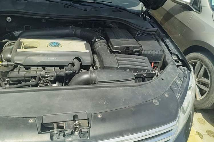 Used Volkswagen Magotan 2015 1.8TSI Luxury Model Engine Bay Left