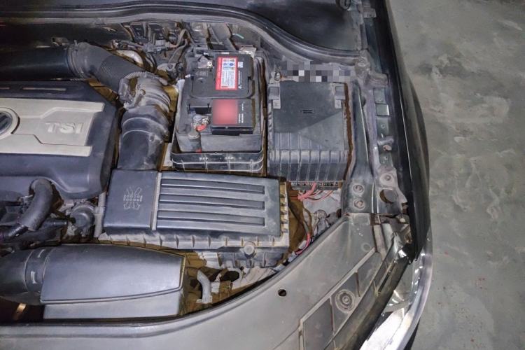 Used Volkswagen Magotan 2015 1.8TSI Luxury Model Engine Bay Left
