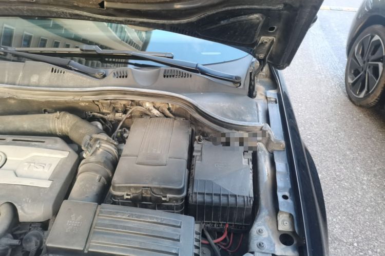 Used Volkswagen Magotan 2015 1.8TSI Advanced Model Engine Bay Left