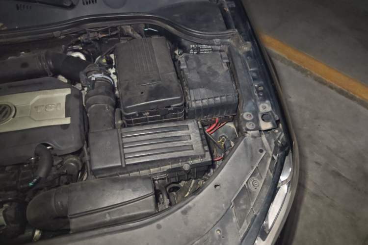 Used Volkswagen Magotan 2015 Revised Version 2.0 TSI Prestige Edition Engine Bay Left