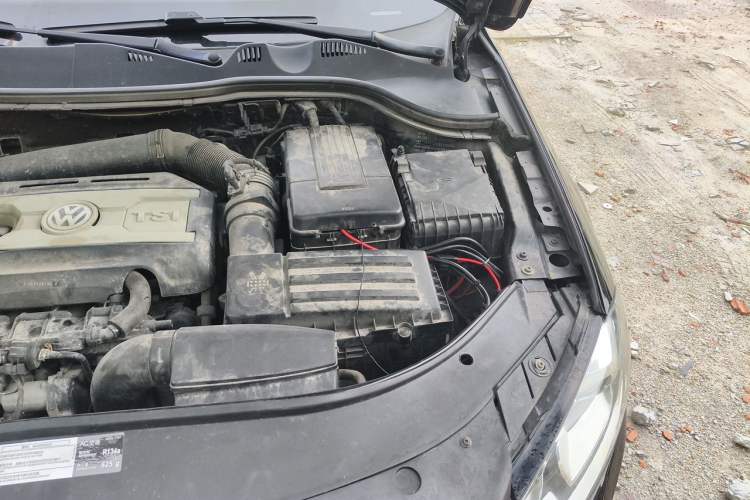 Used Volkswagen Magotan 2015 1.8TSI Prestige Model Engine Bay Left