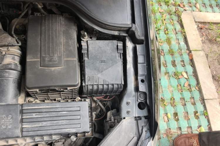 Used Volkswagen Magotan 2015 2.0 TSI Prestige Model Engine Bay Left